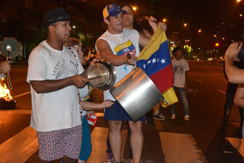 La manifestación convocada por la oposición venezolana, como medida de protesta en contra de las largas colas para comprar alimentos de primera necesidad (CORTESÍA)