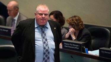 El alcalde de Toronto Rob Ford habla en una audiencia del Concejo Municipal. (Foto AP/The Canadian Press, Nathan Denette)