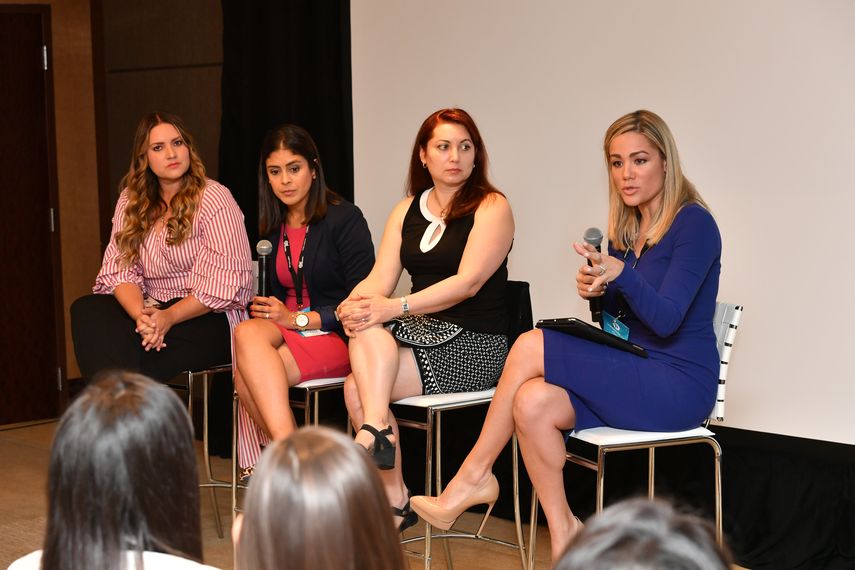 De izquierda a derecha, Jennifer Marcial Ocasio, Lorraine Cáceres, Verónica Villafañe y Gloria Ordaz.