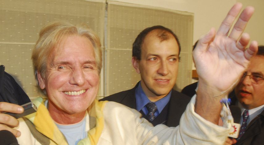 Por el momento, el veterano intérprete persiste estable a nivel cardiorrespiratorio.