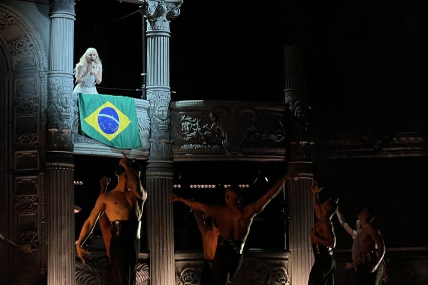 Lady Gaga actúa en la playa Copacabana, en Rio de Janeiro, Brasil.&nbsp;