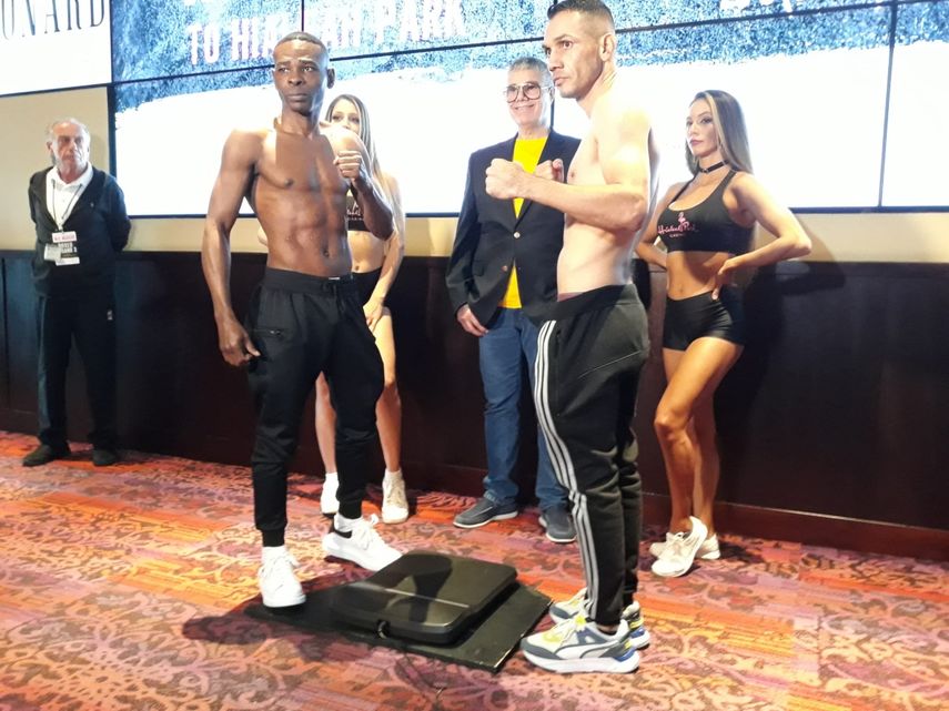 Rigondeaux ( izq) y Jesús Martínez en la pesada en el el Hialeah Park Racing & Casino.&nbsp;