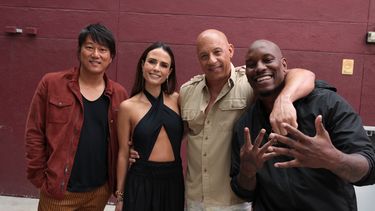 Vin Diesel y el elenco del film sorprendieron a un multitudinario grupo de fans al aparecer en la proyección de la novena entrega de Rápidos y furiosos