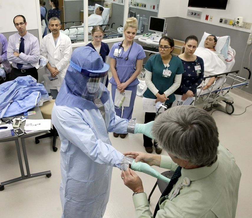 Gobierno de EEUU admite errores ante ébola y republicanos piden vetar vuelos