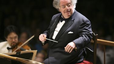 El director musical de la Sinfónica de Boston James Levine dirige a la orquesta en Lenox, Massachusetts, el 7 de julio de 2006.&nbsp; 