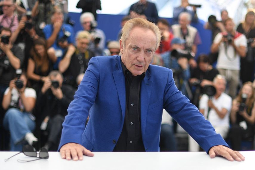 El actor alemán Udo Kier posa durante una sesión fotográfica para la película Bacurau en la 72ª edición del Festival de Cine de Cannes en Cannes, sur de Francia, el 16 de mayo de 2019. &nbsp; &nbsp;