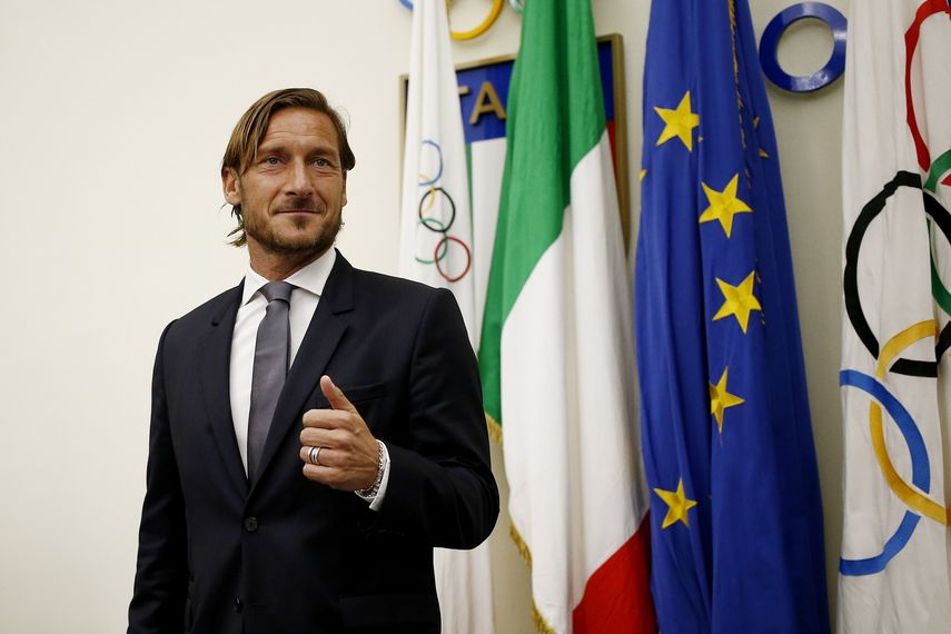 Totti, una leyenda de la Roma, dio en su mensaje un n&uacute;mero tel&eacute;fono m&oacute;vil al que contactar en caso de informaci&oacute;n sobre el Rolex desaparecido.