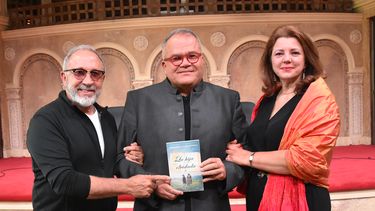 Emilio Estefan, Armando Correa y Mirta Ojito.