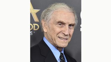 En esta foto del 1ro de noviembre de 2015, Peter Mark Richman llega a la ceremonia de los Hollywood Film Awards en Beverly Hills, California.&nbsp;