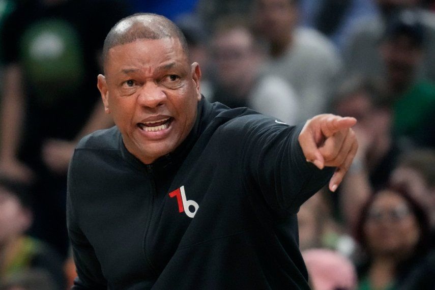 Doc Rivers, entrenador de los Sixers de Filadelfia, durante el quinto juego de la serie contra los Celtics de Boston en las semifinales de la Conferencia Este, el martes 9 de mayo de 2023, en Boston.&nbsp;