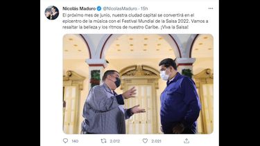 Nicolás Maduro recibe en Miraflores, Caracas, al salsero Maelo Ruiz el lunes 4 de abril de 2022.