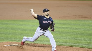 Nathan Eovaldi, lanzador de los Medias Rojas de Boston, hace un pitcheo en el duelo del jueves 17 de septiembre de 2020, ante los Marlins de Miami&nbsp;