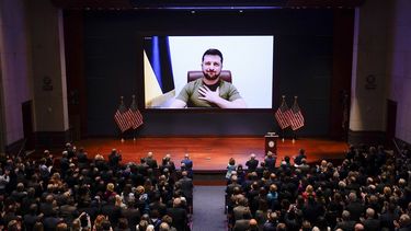 El presidente de Ucrania, Volodymyr Zelensky, se dirige virtualmente al Congreso de los Estados Unidos el 16 de marzo de 2022, en el Auditorio del Congreso del Centro de Visitantes del Capitolio de los Estados Unidos, en Washington, DC. &nbsp;