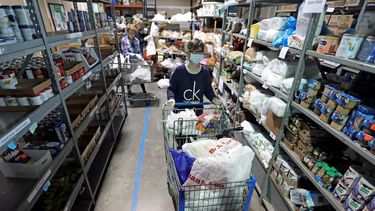 Foto tomada el 9 de abril del 2020 de una despensa de comida en Franklin, Tennessee. Debido a la escasez provocada por la crisis del coronavirus, las despensas de comida en Estados Unidos se han visto abrumadas y en algunas se extienden largas colas en sus puertas. 