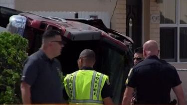 El hombre tuvo que ser transportado al centro de trauma del hospital Jackson Memorial. 