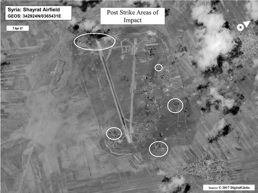 Fotografía facilitada por la Oficina de la Secretaría de Defensa (OSD) que muestra una evaluación de los daños tras el bombardeo estadounidenses en el campo de aviación de Shayrat,&nbsp;Siria, el 7 de abril de 2017.&nbsp;