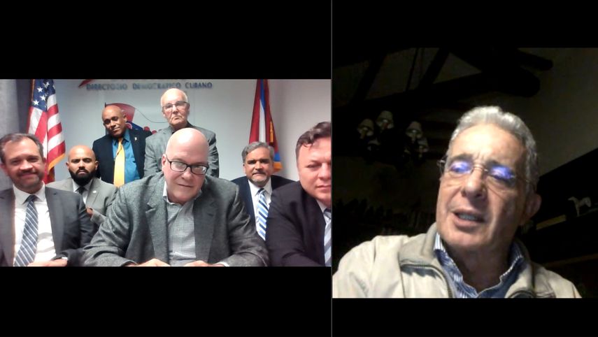 El expresidente colombiano Álvaro Uribe, durante reunión con miembros del Frente Hemisférico por la Libertad.