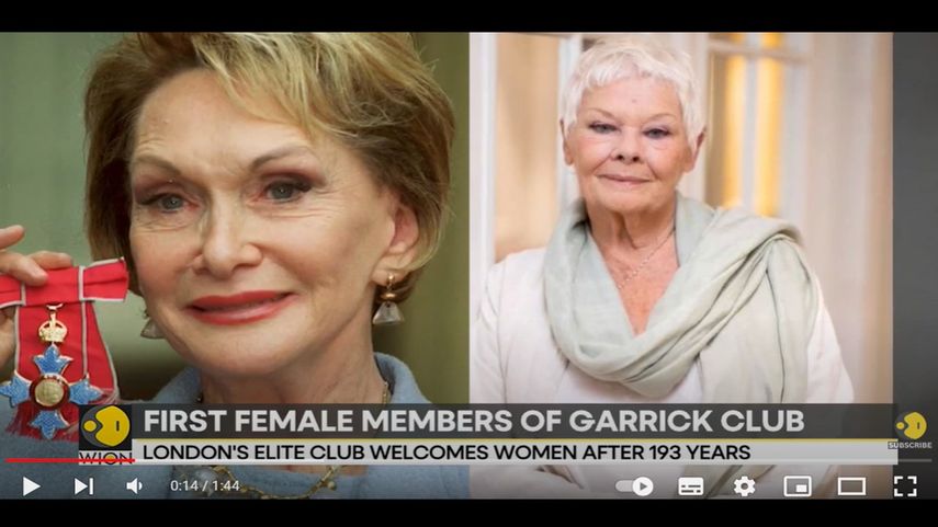 Las actrices Judi Dench y Siân Phillips. Las artistas son las primeras mujeres en entrar al club Garrick, en Londres.