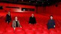 Cuatro miembros del jurado del Festival Internacional de Cine de Berlín Berlinale (LtoR), la directora bosnia Jasmila Zbanic, la directora húngara Ildiko Enyedi, el director italiano Gianfranco Rosi y la directora rumana Adina Pintilie, posan para una foto de grupo dentro del Berlinale Palace vacío, la proyección principal teatro del festival, en Berlín el 27 de febrero de 2021. Cuatro miembros del jurado del Festival Internacional de Cine de Berlín Berlinale (LtoR), la directora bosnia Jasmila Zbanic, la directora húngara Ildiko Enyedi, el director italiano Gianfranco Rosi y la directora rumana Adina Pintilie, posan para una foto de grupo dentro del Berlinale Palace vacío, la proyección principal teatro del festival, en Berlín el 27 de febrero de 2021.