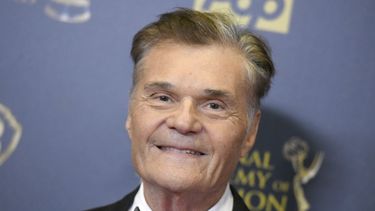 En esta foto de archivo del 26 de abril de 2015, Fred Willard posa en la sala de prensa en la 42 edici&oacute;n anual de los Daytime Emmy Awards en Warner Bros. Studios en Burbank, California.&nbsp;