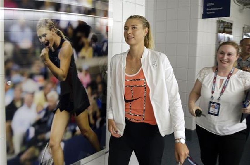 Sharapova se lesionó la pierna derecha antes del torneo de Toronto. (EFE)