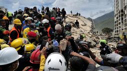 Siguen las labores de rescate en Caraballeda, Venezuela, mientras aumentan los desaparecidos