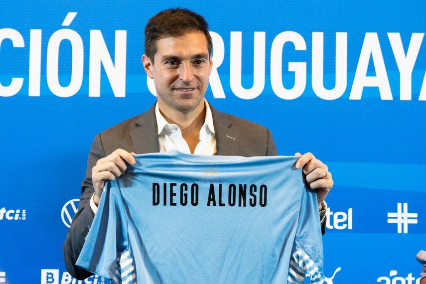 Diego Alonso durante la conferencia de prensa en su presentación como nuevo técnico de la selección de Uruguay el martes 4 de enero del 2022