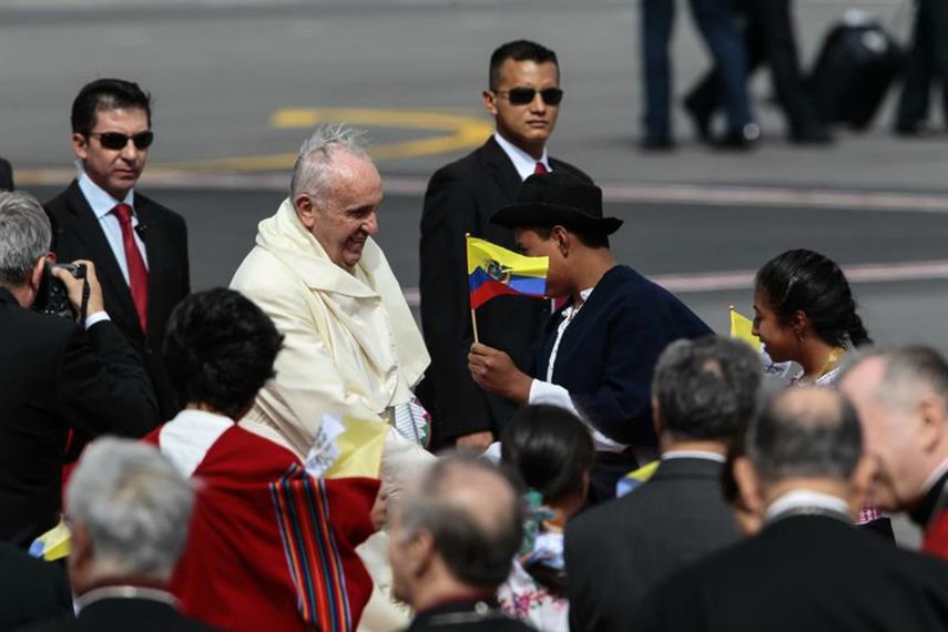 El Papa Francisco a su llegada a Ecuador. (EFE) 