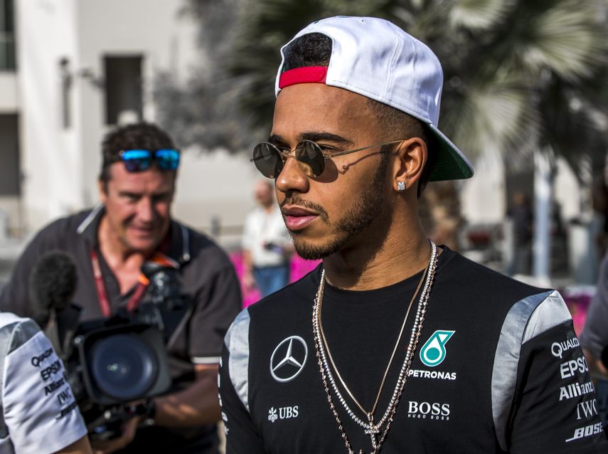 Hamilton busca titularse este domingo, al igual que su compañero Rosberg, en la última carrera del año