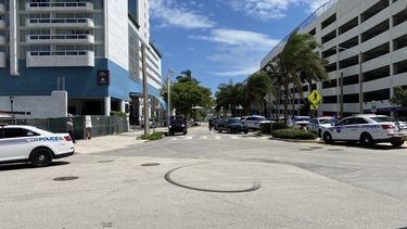 Fotograf&iacute;a sobre la investigaci&oacute;n de un tiroteo en las inmediaciones de Opera Tower, en Miami, publicada en la cuenta oficial de Twitter de la Polic&iacute;a local.