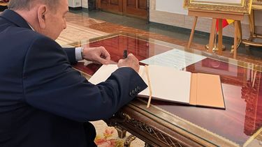 Edmundo González Urrutia dijo que fue recibido con gran amabilidad por el nuncio apostólico en España, monseñor Bernardito Auza, a quien agradeció su calidez y disposición