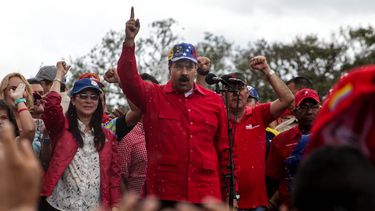 Tengan cuidado cómo utilizan el teléfono cuando se estén bañando, por ejemplo, no le vean a uno la barriguita, u otras partes, sostuvo el Jefe de Estado venezolano