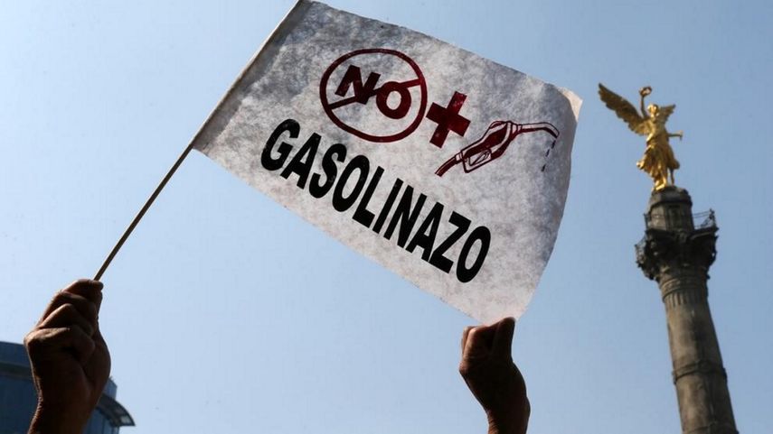Los mexicanos rechazan el aumento del precio del combustible.