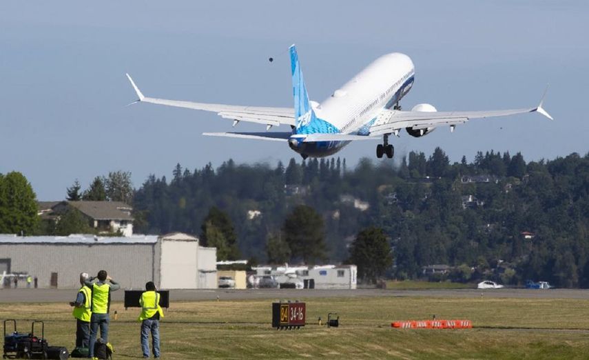 La versión más reciente del 737 MAX, el MAX 10, despega el viernes 18 de junio de 2021 del aeropuerto en Renton, Washington, en su vuelo inaugural.