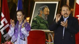 El régimen de Daniel Ortega y Rosario Murillo mantiene coartadas las libertades de movilización y expresión en Nicaragua. La dictadura sandinista se mantiene en el poder con el apoyo de la Policía y el Ejército.