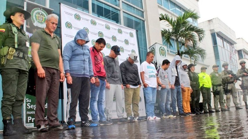 En las últimas horas @PoliciaColombia desarticuló una red transnacional, dedicada al tráfico de cocaína y marihuana a #EEUU y #Europa, ocultas en muebles de madera, escribió en su cuenta de Twitter el general Jorge Nieto, director general de la Policía Nacional.