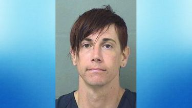 hombre de palm beach intenta matar a su madre con un cuchillo