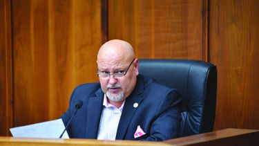 El alcalde solicitó la intervención del estado en las finanzas de la ciudad, pero la solicitud no encontró eco en las autoridades del estatales.