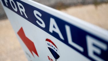 Letrero de venta de una propiedad en EEUU.