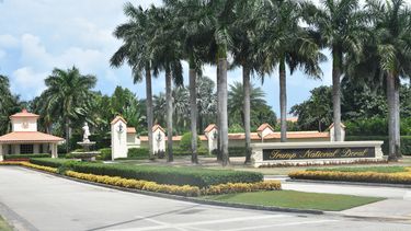 Vista parcial de la entrada del Trump National Doral.