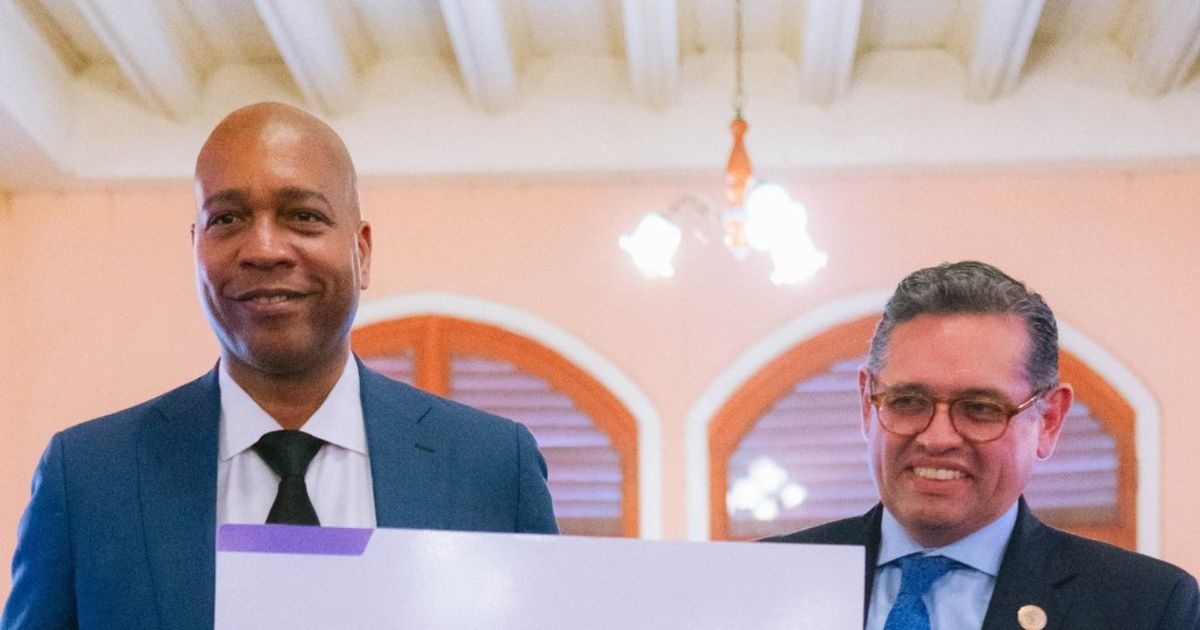 Ecuador firma convenio con Royal Caribbean para fortalecer turismo de cruceros y generar 2.000 empleos