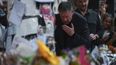 Geoff Payne, padre del exintegrante de One Direction, el cantante Liam Payne, visita un altar improvisado fuera del hotel Casa Sur Hotel donde el artista pop británico murió al precipitarse desde un balcón, en Buenos Aires, Argentina, el viernes 18 de octubre de 2024.&nbsp;