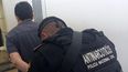 Uno de los cuatro médicos acusados de tráfico de órganos al momento de ser detenido por la Policía Antinarcóticos de Guatemala.&nbsp;