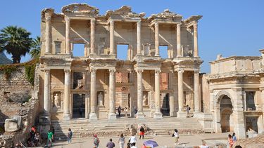 Impresionante fachada de la biblioteca romana de Celso.