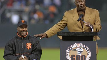 Bonds aprovecha sus días libre para pasarlo con su padrino