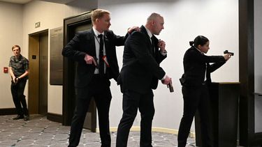 Agentes del Servicio Secreto el día de que el atacante Cole Thomas Allen intentó asesinar al presidente Donald J. Trump y a otros altos funcionarios en el Hotel Washington Hilton.