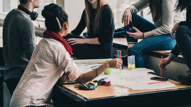 &nbsp;Otro gesto que llega muy lejos cuando se trata de demostrar empatía es asentir con la cabeza repetidamente.
