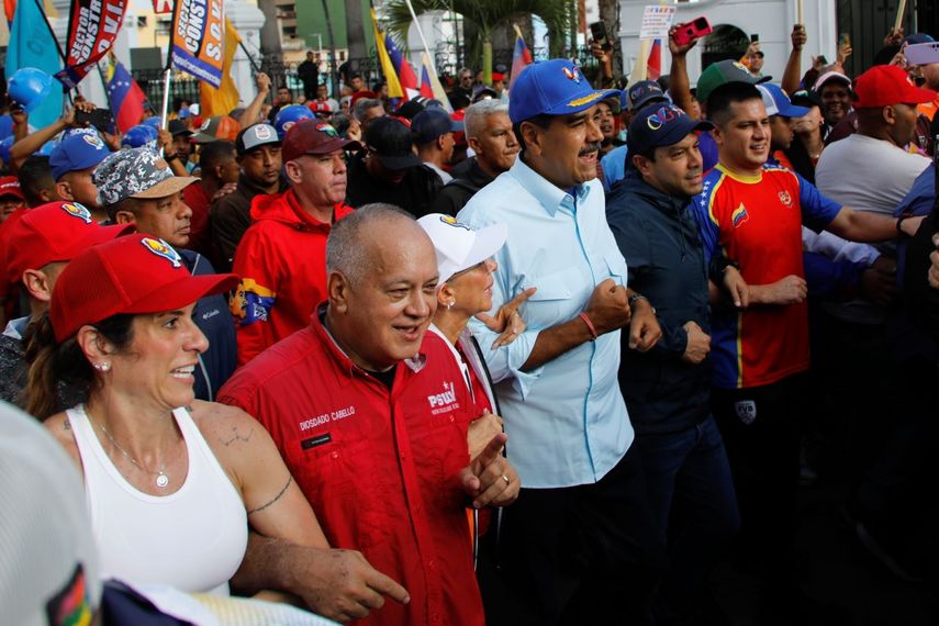 El dictador Nicolás Maduro&nbsp; acompañado del segundo del chavismo Diosdado Cabello, y de Cilia Flores durante un acto oficialista en Caracas, Venezuela, el 17 de agosto de 2024.&nbsp;