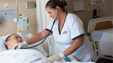 El Gobierno federal ha reducido drásticamente la campaña para promover la inscripción a la red de salud.