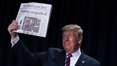 El presidente Donald Trump sonr&iacute;e durante su discurso en el 68vo Desayuno Nacional de Oraci&oacute;n en el hotel Washington Hilton, jueves 6 de febrero de 2020.&nbsp;